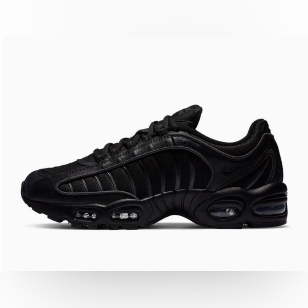 Grade School Nike Tailwind sz 5.5
